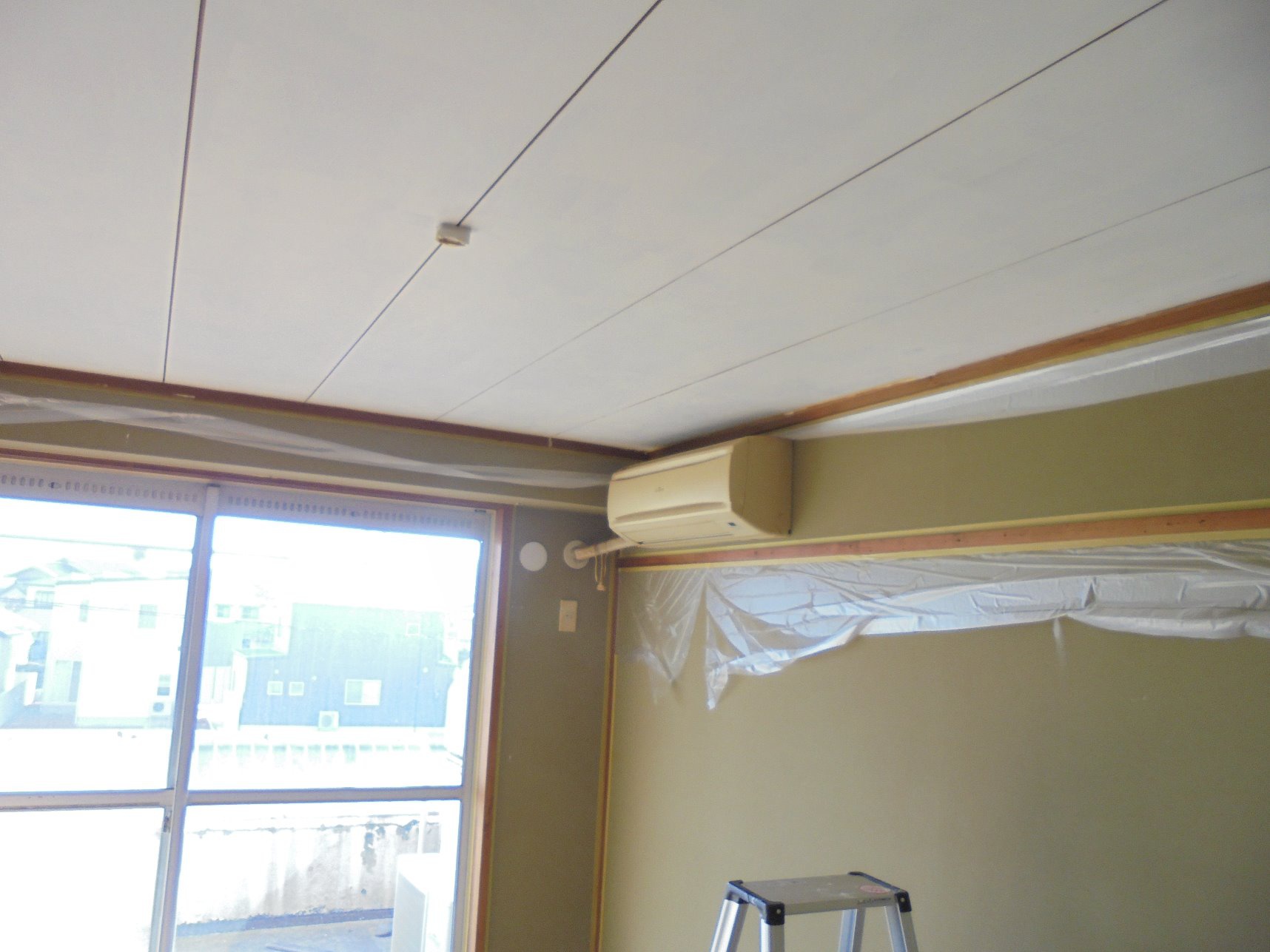 初めてのdiy 和室が生まれ変わる天井塗装テクニック Diy物件 コラム 不動産買取専門店 株式会社ドゥハウス